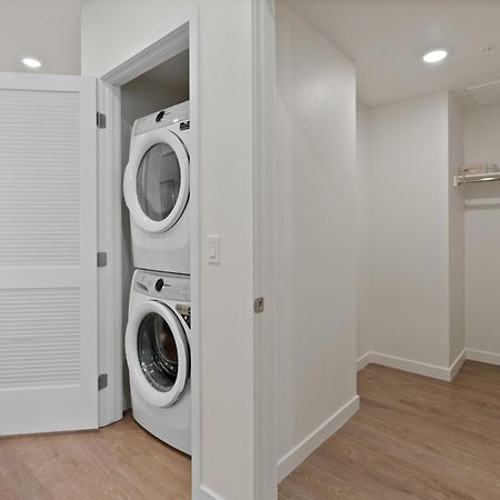 Bright Studio On Sunset Blvd, Free Parking, Gym, And Pool ロサンゼルス エクステリア 写真