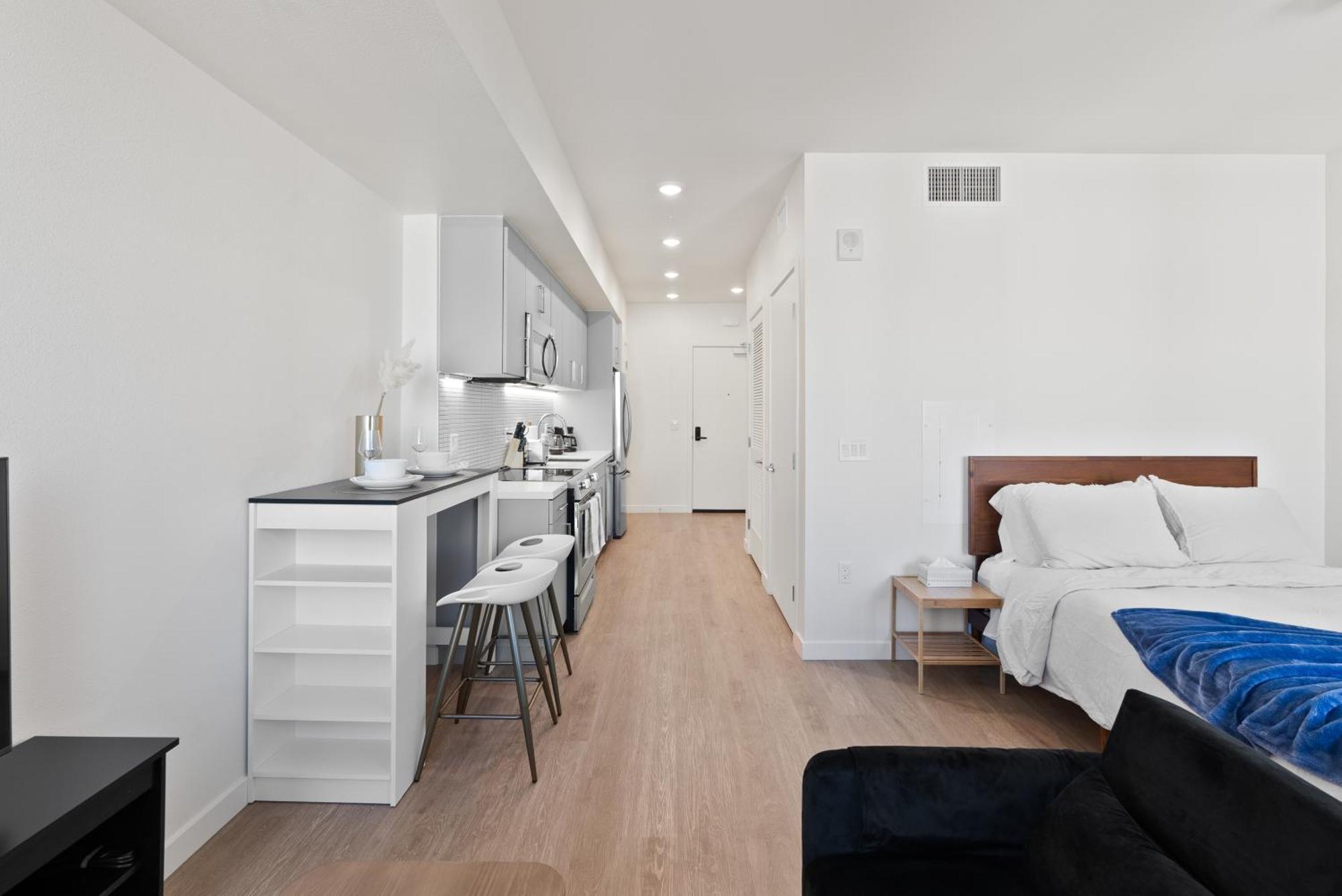 Bright Studio On Sunset Blvd, Free Parking, Gym, And Pool ロサンゼルス エクステリア 写真