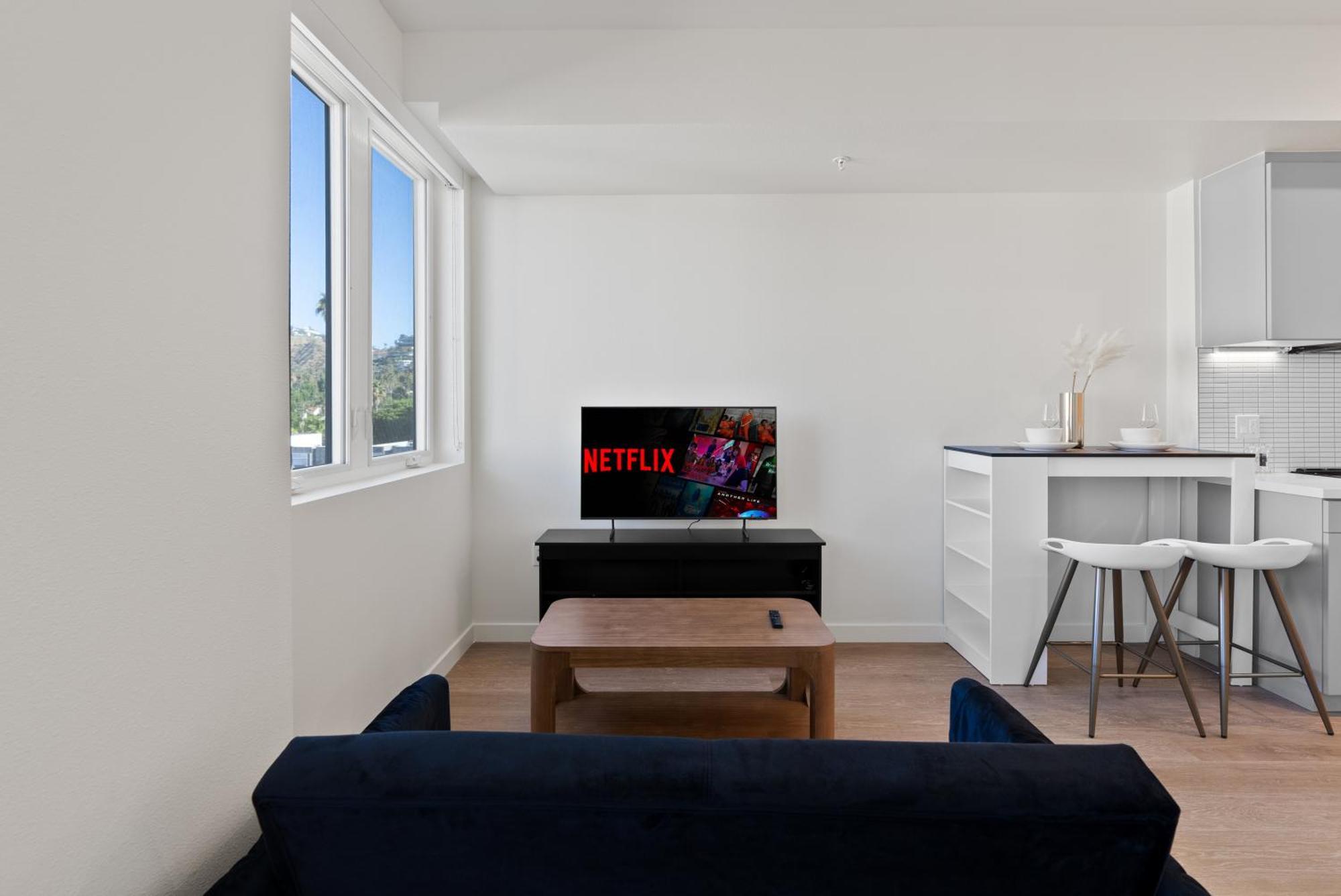 Bright Studio On Sunset Blvd, Free Parking, Gym, And Pool ロサンゼルス エクステリア 写真