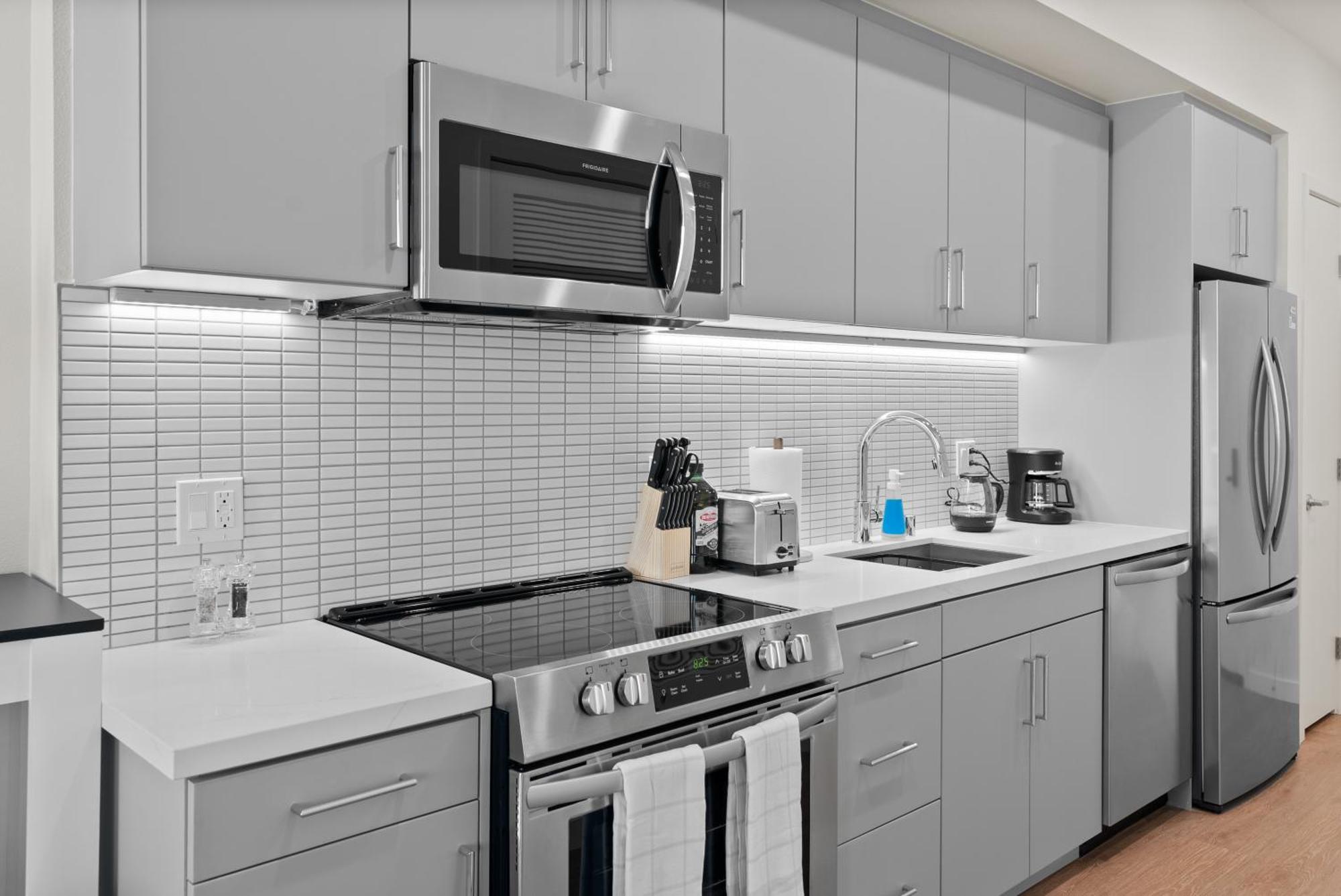 Bright Studio On Sunset Blvd, Free Parking, Gym, And Pool ロサンゼルス エクステリア 写真